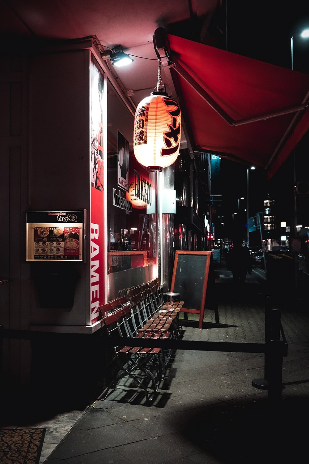 Die Stadt schläft nie. Kulinarik ist von früh bis spät verfügbar. Oftmals auch geprägt durch die lebhafte, japanische Community in Düsseldorf.